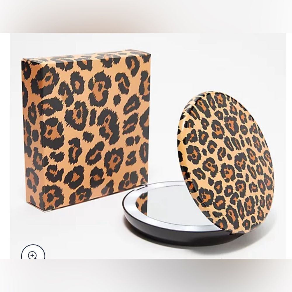 Pop Sonic Leopard Compact Mirror with 1X & 5X magnifier.  FIRM PRICE